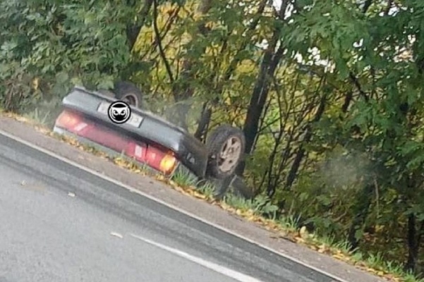 Под Пензой перевернулась отечественная легковушка