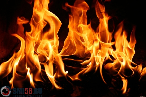 -65279-v-kuznetske-nochyu-vspykhnul-divan-v-kvartire-est-postradavshiy