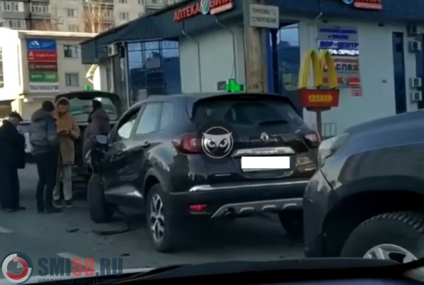 На улице Суворова в Пензе столкнулись четыре автомобиля