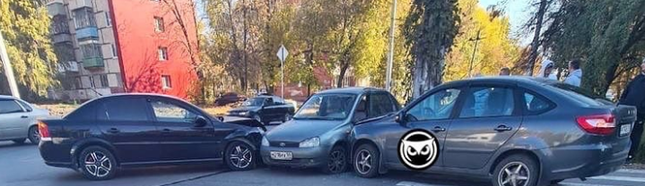 Три авто столкнулись в Октябрьском районе Пензы