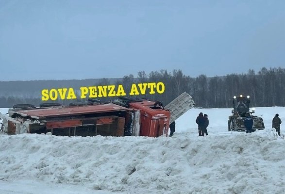 В Городищенском районе опрокинулся грузовик
