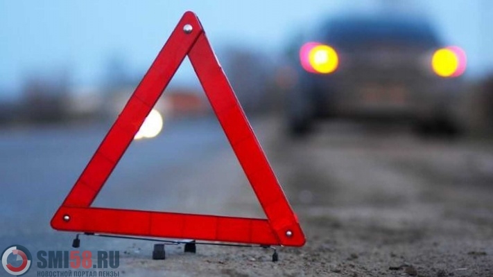 v-kuznetske-voditel-opel-nasmert-sbil-peshekhoda-i-vrezalsya-v-drugoe-avto