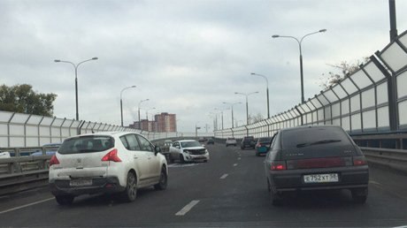 na-obledenevshikh-puteprovodakh-voznikayut-avarii-i-probki