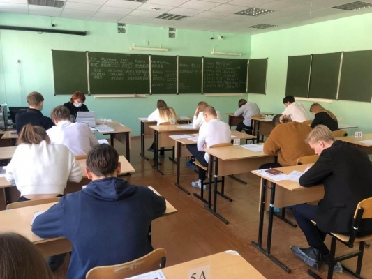 penzenskie-shkolniki-otrepetiruyut-napisanie-ege-po-russkomu-yazyku