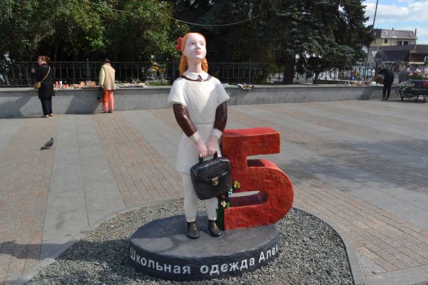 shkolnitsa-mozhet-perebratsya-v-detskiy-park