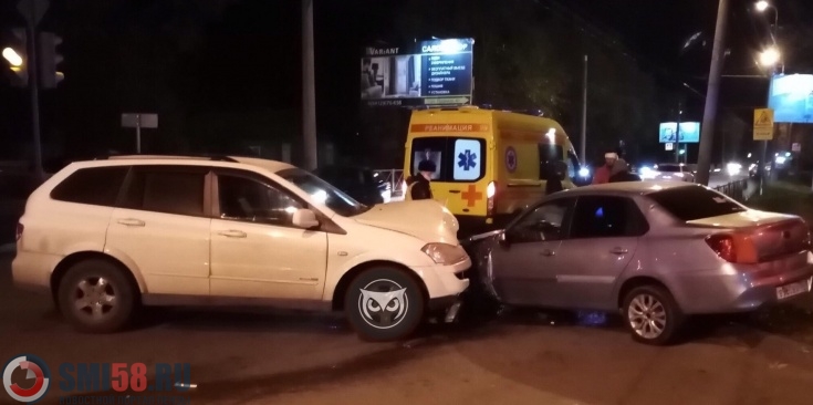 Соцсети: Два человека пострадали в ДТП с внедорожником в Пензе