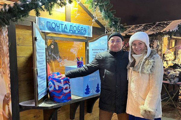 Актеры пензенского драмтеатра отправили посылку российским бойцам