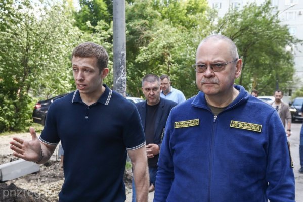 gubeator-oleg-melnichenko-prokontroliroval-blagoustroystvo-dvora-na-ulitse-onezhskoy