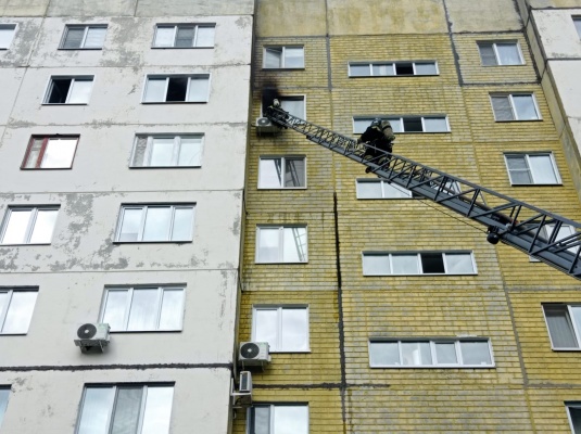 14 спасателей тушили кухню в квартире на улице Ладожской в Пензе