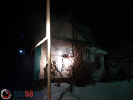 Пожилые женщина с мужчиной погибли при пожаре в Кузнецке