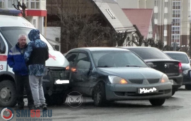 В Пензе автомобиль скорой помощи попал в ДТП
