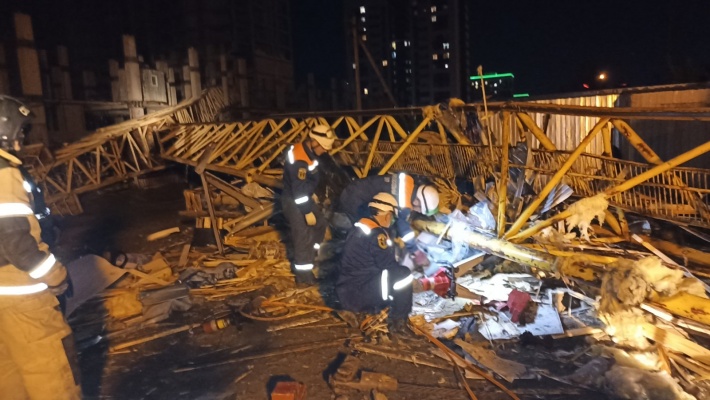 Тело погибшего мужчины на стройплощадке в Пензе доставали спасатели
