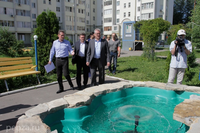 na-inspektsii-gubeatoru-pokazali-dva-khoroshikh-i-dva-plokhikh-dvora