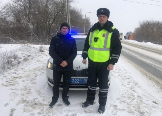 В Пензе сотрудники ДПС помогли беременной женщине оперативно добраться до роддома