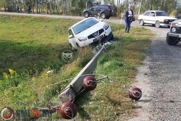 Под Пензой в ДТП автомобиль сокрушил бетонный столб