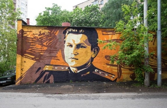 veterany-pronablyudayut-za-chinovnikami-so-sten-munitsipalnykh-zdaniy