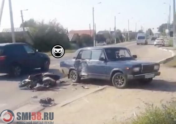 В Бессоновке скутерист врезался в ВАЗ
