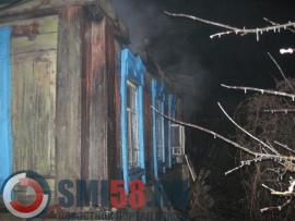 v-gorodishchenskom-rayone-rano-utrom-sgorel-derevyannyy-dom