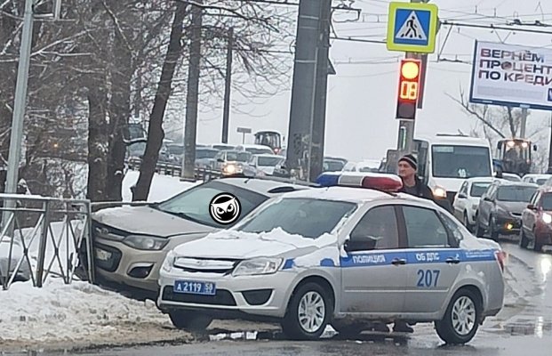 В пензенской Терновке автомобиль вылетел на тротуар