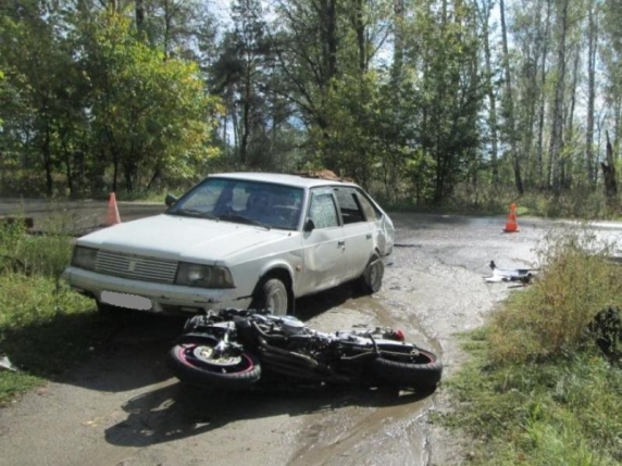 v-penze-stolknulis-mashina-i-mototsikl