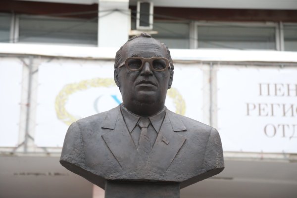 В Пензе торжественно открыт бюст Георга Мясникова