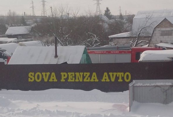 В Пензе горящую стену дома тушили 12 спасателей