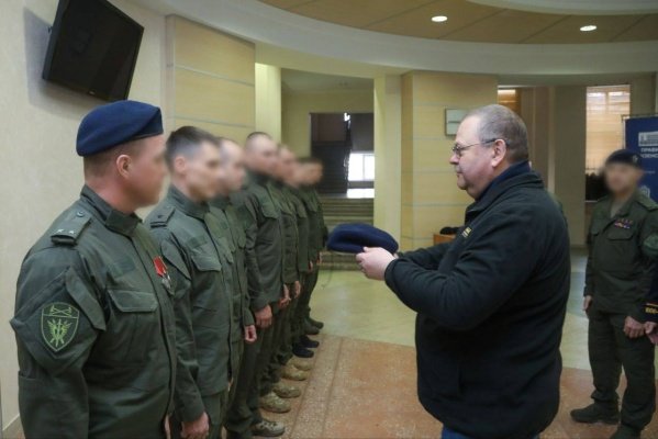 Бойцы пензенского СОБР «Агат» получили береты спецназовцев