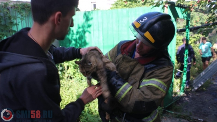 Дом на улице Ключевского в Пензе тушили 15 человек