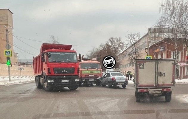 В ДТП с грузовиком на улице Металлистов в Пензе пострадала женщина