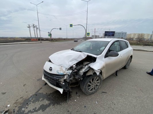 Иномарку перекосило в ДТП на улице Алой в пензенском Спутнике