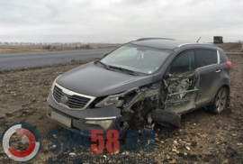 pod-penzoy-na-trasse-saratov-nizhniy-novgorod-legkovaya-inomarka-vrezalas-v-mnogotonnyy-maz