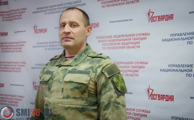 На пензенской трассе росгвардеец вытащил автоледи из снежного кювета