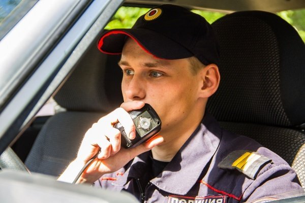В Заречном мужчина украл деньги с чужой карты