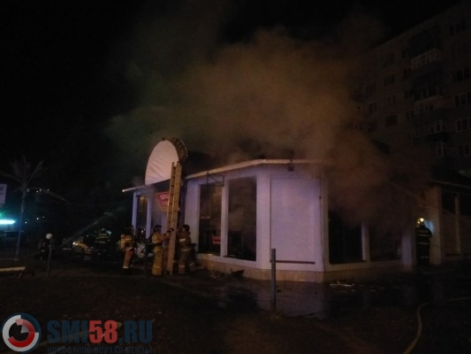 Торговый павильон сгорел в Пензе