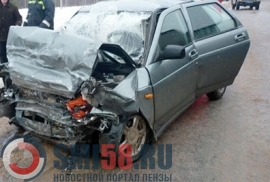 v-penze-lada-vesta-prevratilas-v-garmoshku-posle-vstrechi-s-gazel-next