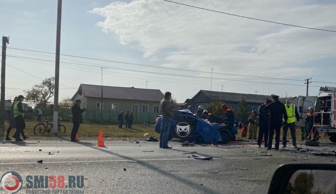 Под Пензой «Лада» попала в страшное ДТП с фурой