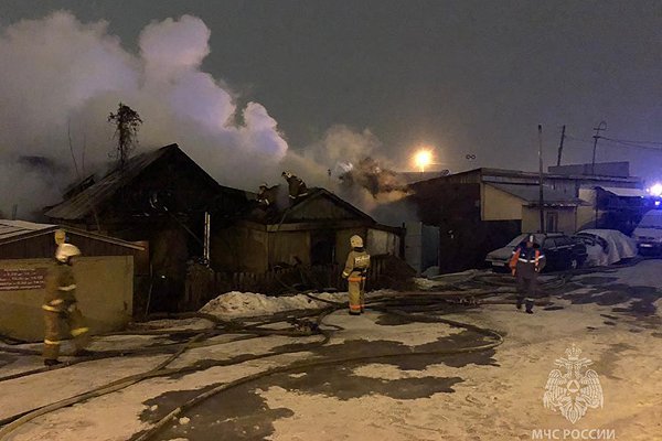 В Пензе сотрудники ГИБДД эвакуировали из горящего дома пять человек