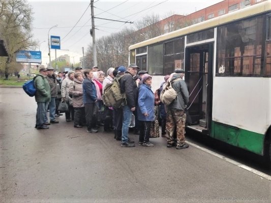 В первый день дачного сезона в Пензе автобусы заполнились только наполовину