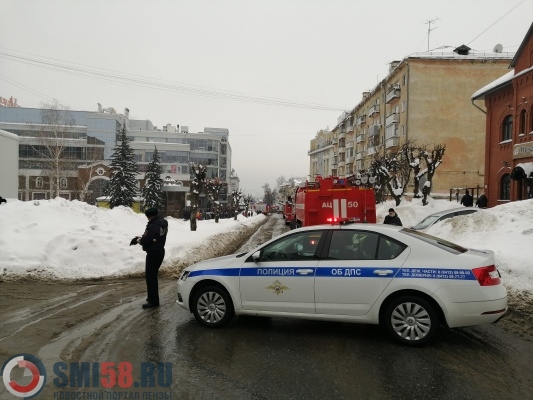 В Пензе полностью перекрыто движение транспорта по улице Кураева