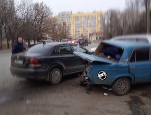 На пензенском Маяке жестко столкнулись ВАЗ и Volkswagen