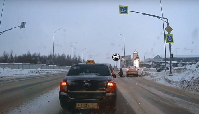 Момент наезда на пешехода на улице Окружной в Пензе попал на видео