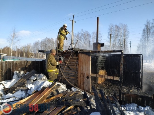 Появились фотографии с места пожара в Бессоновке