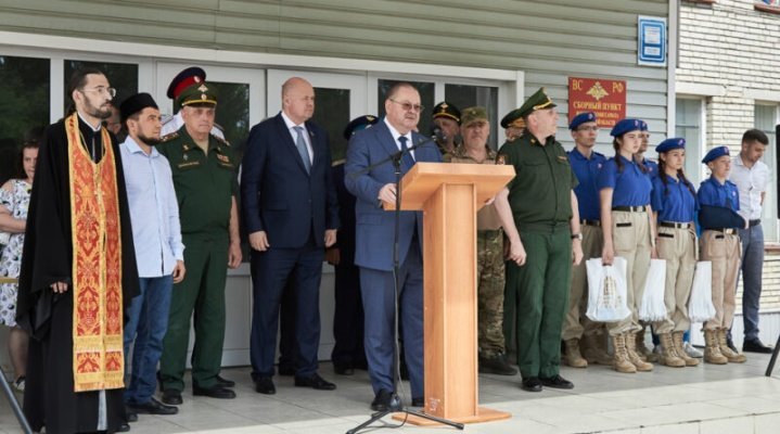 Олег Мельниченко принял участие в проводах призывников