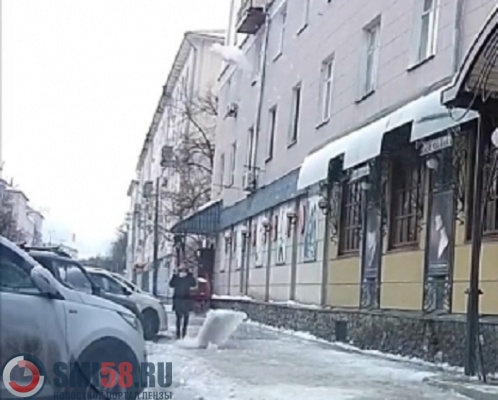 Следователи просят о помощи в поисках девушки-очевидца схода наледи в Пензе