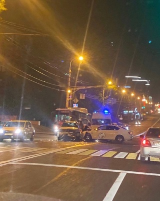 На Кураева в Пензе столкнулись две легковушки