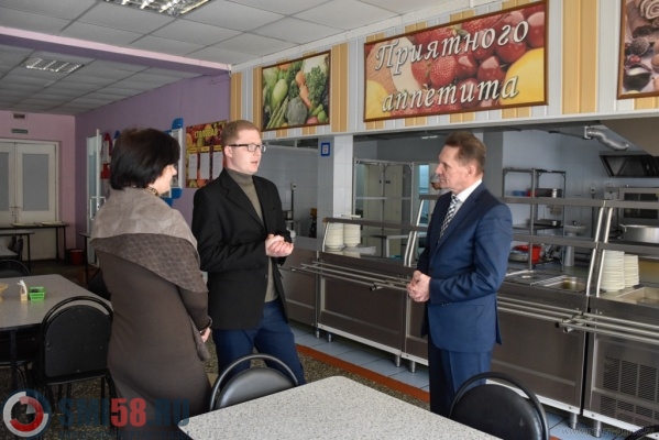 kuvaytsev-poblagodaril-kommunista-filyaeva-za-kachestvennyy-dosug-detey-v-prishkolnom-lagere