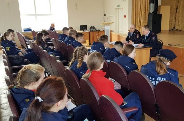 Пензенские полицейские и спасатели провели занятия для пяти отрядов «Тигр»