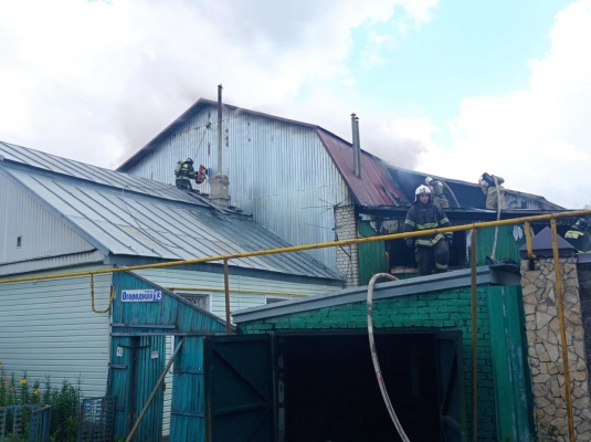 Пожар на Огородной улице в Пензе тушили 37 спасателей