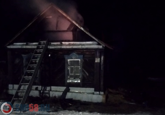 В Бессоновском районе в сгоревшем доме обнаружили труп мужчины