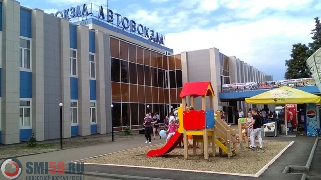 Савельев с раскрашенными детьми открыл игровой комплекс на Автовокзале